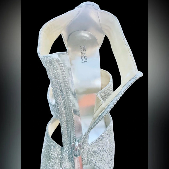 Michael Kors | Berkley T-Strap Dress Sandals (9.5) - Picture 9 of 11